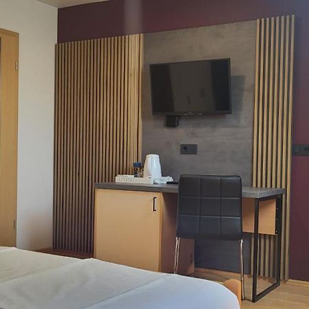 Rooms & Apartments Kepic, Airport Accomodation Cerklje na Gorenjskem Exteriör bild