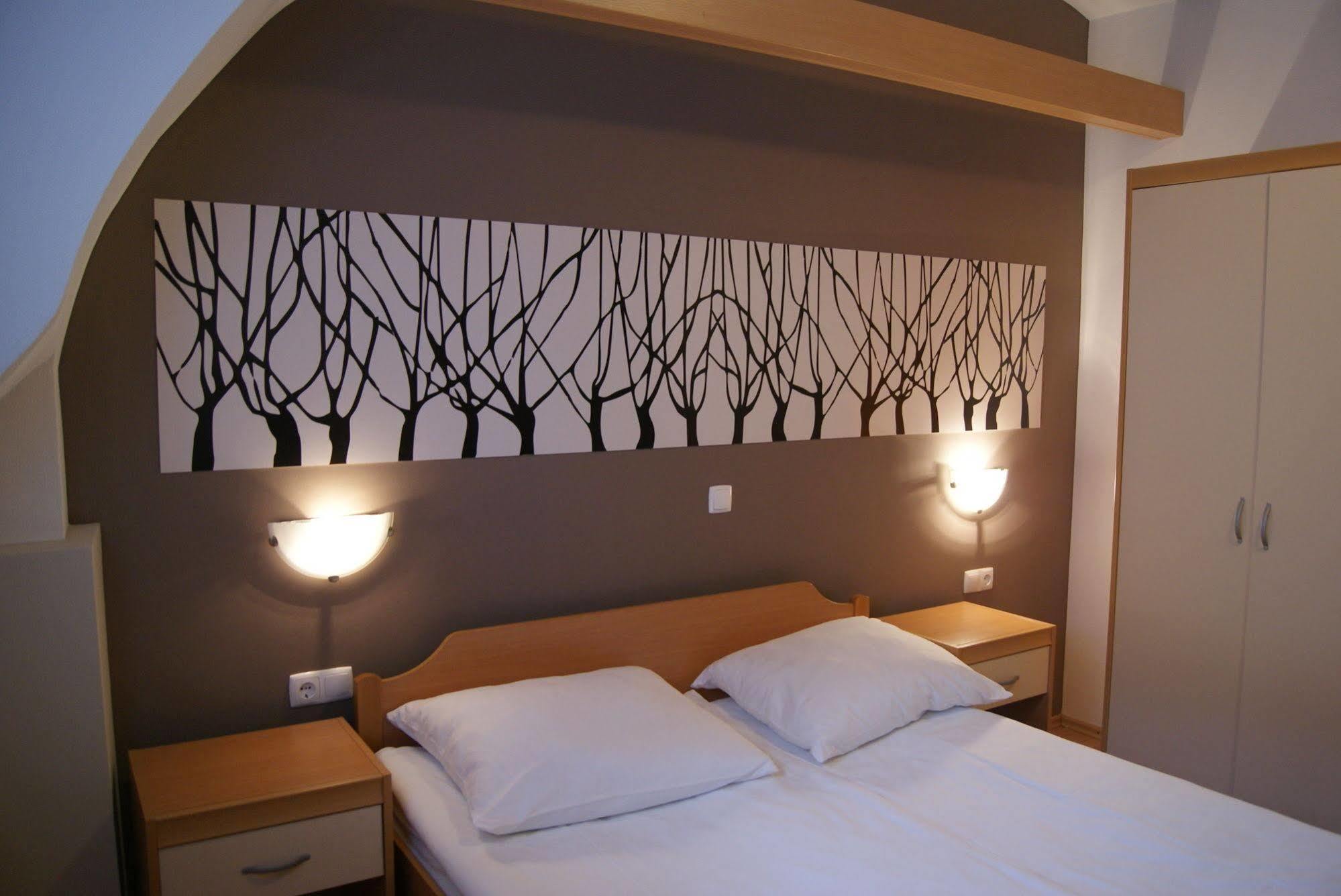 Rooms & Apartments Kepic, Airport Accomodation Cerklje na Gorenjskem Exteriör bild