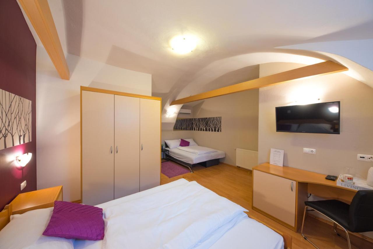 Rooms & Apartments Kepic, Airport Accomodation Cerklje na Gorenjskem Exteriör bild
